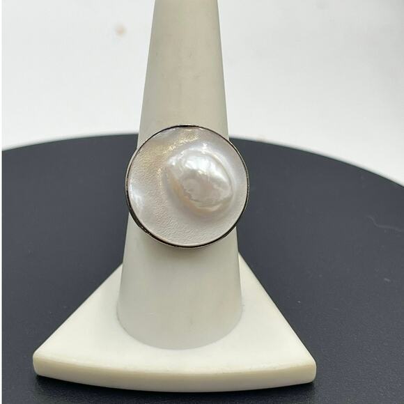 Sterling Silver Natural White Blister Pearl Shell Round Ring 8.5 - Picture 1 of 11